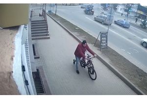 В Молодечно злоумышленник из подъезда укатил два чужих велосипеда и продал их на рынке