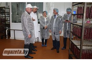 В центре внимания -- вопросы развития экономики и общества