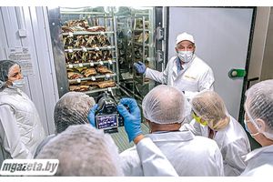 На конвейере — деликатесы
