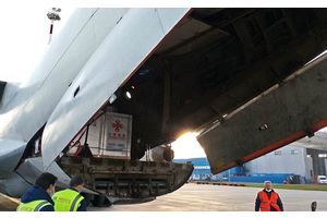 Полтора миллиона доз китайской вакцины прибыли в Беларусь из Пекина