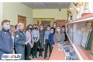 Надеть противогаз за пять секунд, почувствовать тяжесть бронежилета