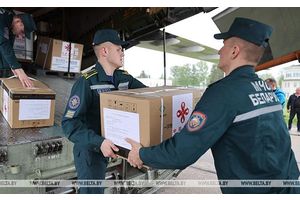 На аэродроме Мачулищи приземлился самолет с 300 тыс. китайских вакцин от COVID-19