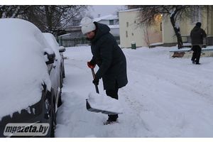 Уборка снега во дворе -- альтернатива силовой тренировке?