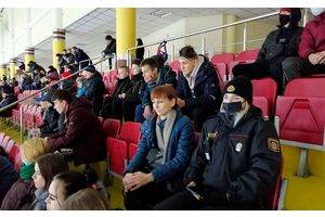В Молодечно для трудных подростков организовали поход на хоккейный матч