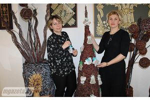 На лазовай ёлцы -- цацкі льняныя