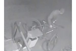 В Молодечно разыскивают мужчину, который укатил чужой велосипед