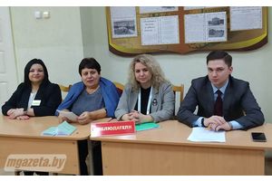 Международные наблюдатели от СНГ посещают участки для голосования
