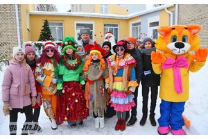 В подарок детям тренажеры и… сладкие «огнетушители»