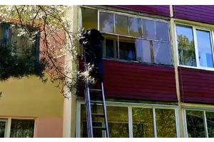 Мужчина провёл в запертой квартире пять дней без еды и воды: помогли милиционеры и спасатели