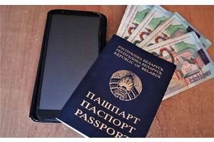 За бутылку вина и 10 рублей пенсионерка в Молодечно оформила на себя два смартфона в кредит