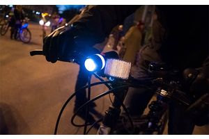 Нужно ли устанавливать световые приборы на велосипед, рассказали в ГАИ
