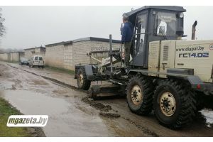 Не лужи, а следы ноября, или Осенний марафон коммунальщиков