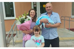 Пусть оберегает тебя Пресвятая Дева Мария, сынок!