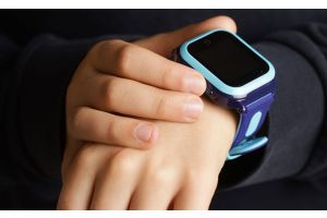 Смарт-часы разрешаются, но только на беззвучном режиме