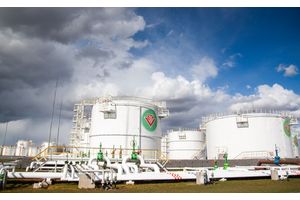 Александр Турчин посетил одну из самых крупных в стране нефтебазу Александр Турчин посетил одну из самых крупных в стране нефтебазу