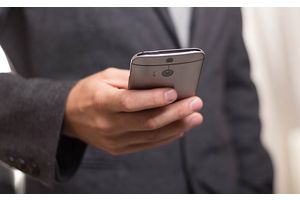 Звонят и просят забрать посылку с наложенным платежом. «Белпочта» рассказала о мошенниках
