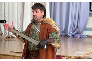 Дзецям расказалі пра гісторыю Беларусі і музычныя інструменты