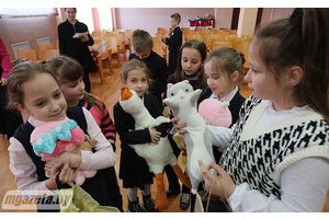 Желанный подарок в детских ладошках