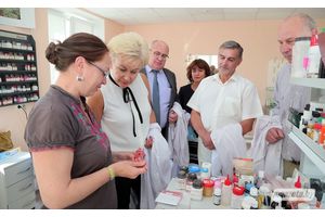Ірына Касцевіч наведала «Белор-Дызайн» у Радашковічах і правяла прыём грамадзян