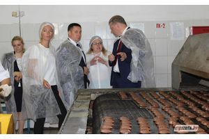 Кіраўнік раёна даведаўся, чым жывуць калектывы «Канфы» і прадстаўніцтва Белдзяржстраху