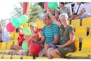 Семья Колоцей на трибунах болельщиков