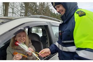 Автоледи Молодечненского района поздравили с 8 Марта
