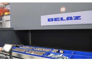 На производстве карьерной техники БЕЛАЗ внедрены новые стандарты складской логистики