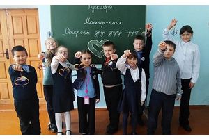 Учащиеся 8 школы дарят добро воспитанникам ЦКРОиР