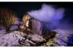 В Молодечненском районе горели хозпостройка и дом
