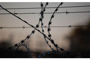 Десять лет колонии за убийство сожителя бывшей жены — в Молодечно мужчины не смогли поделить женщину