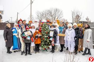 Представители Минщины колесят по области и поздравляют детей с Новым годом