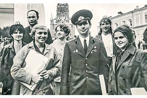 «Не расстанусь с комсомолом -- буду вечно молодым!