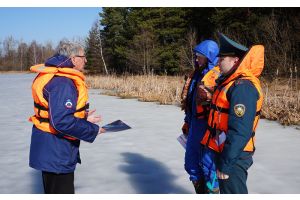 Об опасности весеннего льда напомнили рыбакам в Молодечненском районе