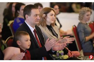 «Мы многое делаем благодаря вам и для вас». Турчин вручил Ордена Матери многодетным женщинам Минщины