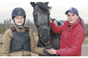 Инструктор по верховой езде Елена Белоус: «Дочку я посадила на лошадь в десять месяцев»