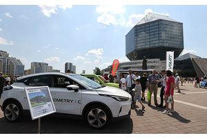 Перронный электробус, новая модель электропогрузчика: в чем преимущества белорусской электротехники