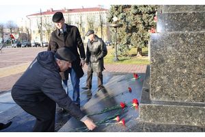 В Молодечно возложили цветы к памятнику В.И. Ленину
