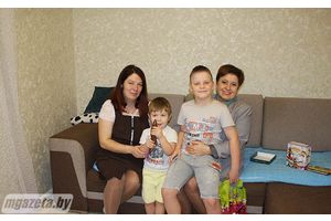 Людмила Кананович провела прямую телефонную линию и приняла участие в акции «Наши дети»