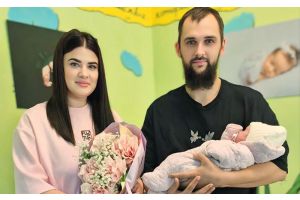 «Я плакала от восторга!»: сюрприз молодечненца жене и новорожденной дочке взорвал TikTok