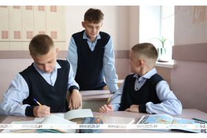 Лукашенко в День знаний пожелал, чтобы новый учебный год стал продуктивным и увлекательным