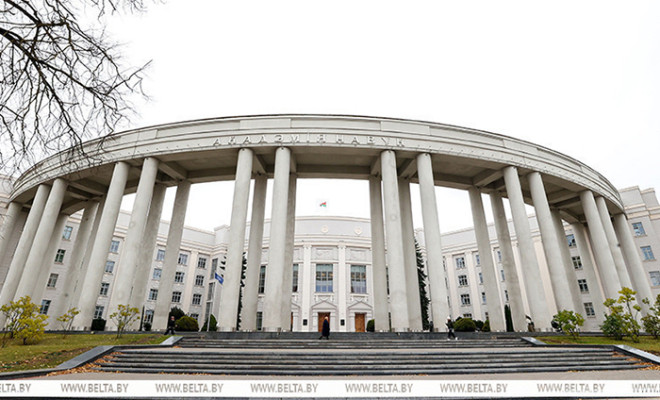 Лукашенко готов максимально содействовать росту оплаты труда ученых, но взамен требует результата