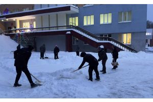 Учащиеся Молодечненского государственного колледжа помогают в борьбе с циклоном