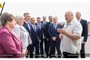 «Очень хорошая штука»: Лукашенко продегустировал белорусское рапсовое масло