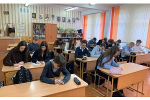 Маладзечанскiя школьнiкi напiсалi анлайн-дыктоўку