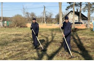 Прокуратура на субботнике благоустроила памятное место в Мясоте