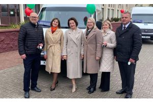 Молодечненскому РТЦСОН вручили новый микроавтобус