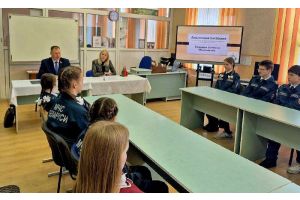 Диалог поколений: депутат Денис Ушацкий встретился с учащимися средней школы № 5 г. Молодечно