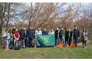 Сотрудники Минской центральной таможни в рамках республиканского субботника навели порядок на памятной аллее
