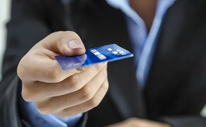 В Молодечно мужчина похитил 427 рублей с чужой банковской карты