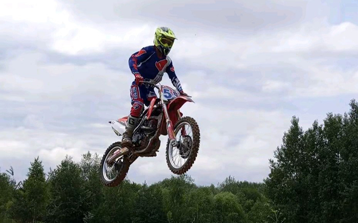 Мотогонки объединили отца и сына